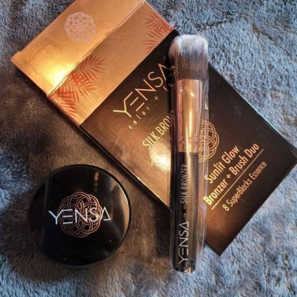 Yensa Sunlit Glow Bronzer and Brush Duo